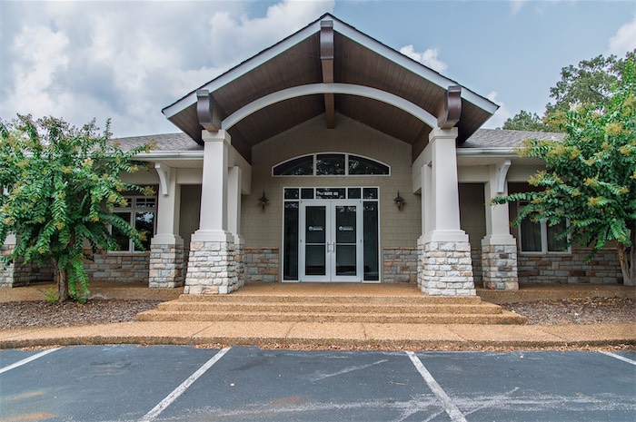 Front entrance of Harrison Family Dentistry office in Chattanooga TN